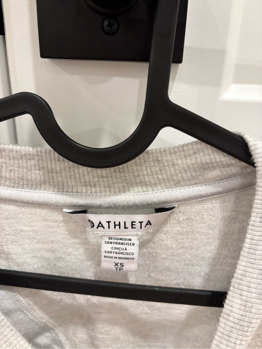 Athleta tshirt with open tie back - Picture 3 of 8